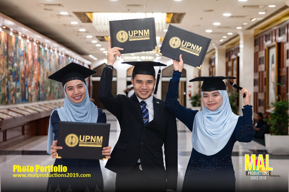 Gaduation Convocation PWTC Family Portfolio MAL 2019 -53.webp